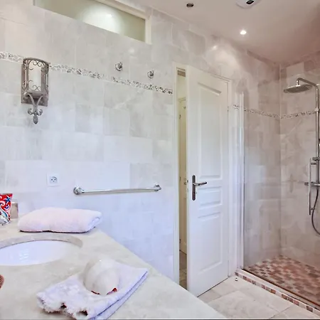 Appartement Prestige Luxury In Cap D'antibes Overlooking The Sea *